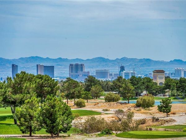 9145 Las Manaitas Avenue, Unit 302, Las Vegas, NV 89144