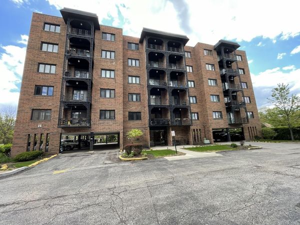 9395 LANDINGS Lane , Unit 602, Des Plaines, IL 60016