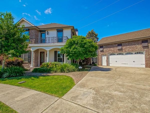 604 FERRIDAY Court, Harahan, LA 70123