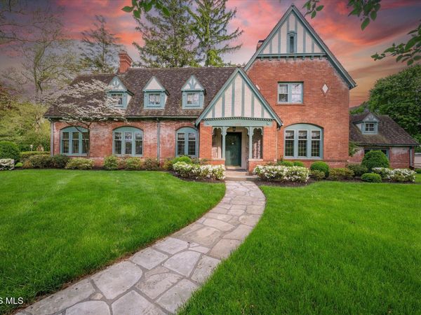 2132 Park Road , Ottawa Hills, OH 43606
