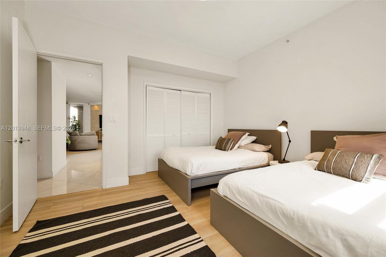 733 Crandon Blvd, Unit 406, Key Biscayne, FL 33149 Photo