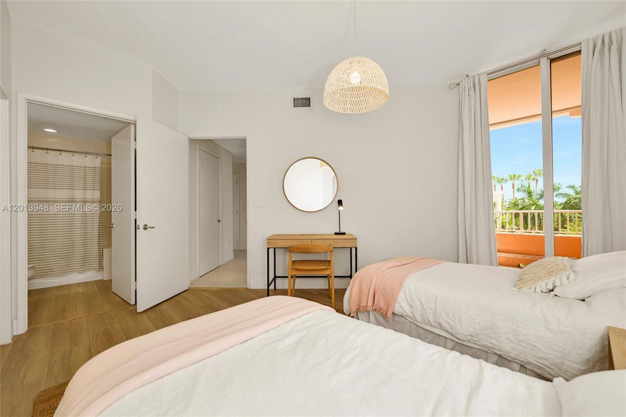733 Crandon Blvd, Unit 406, Key Biscayne, FL 33149 Photo