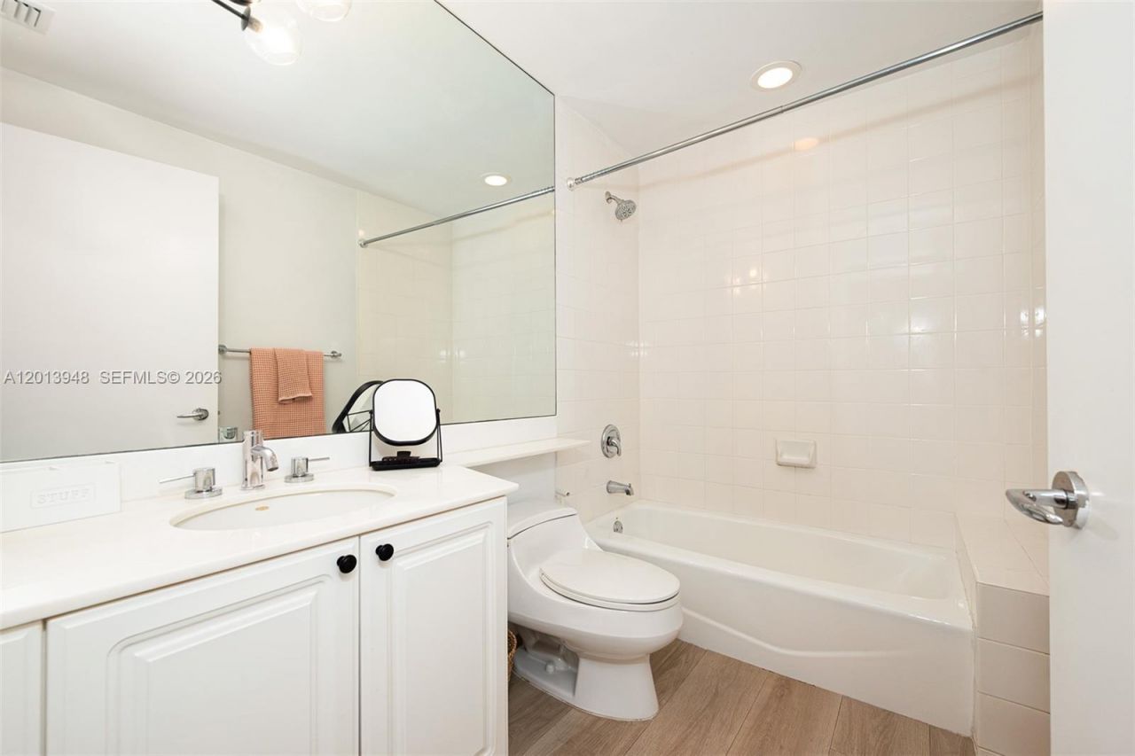 733 Crandon Blvd, Unit 406, Key Biscayne, FL 33149 Photo