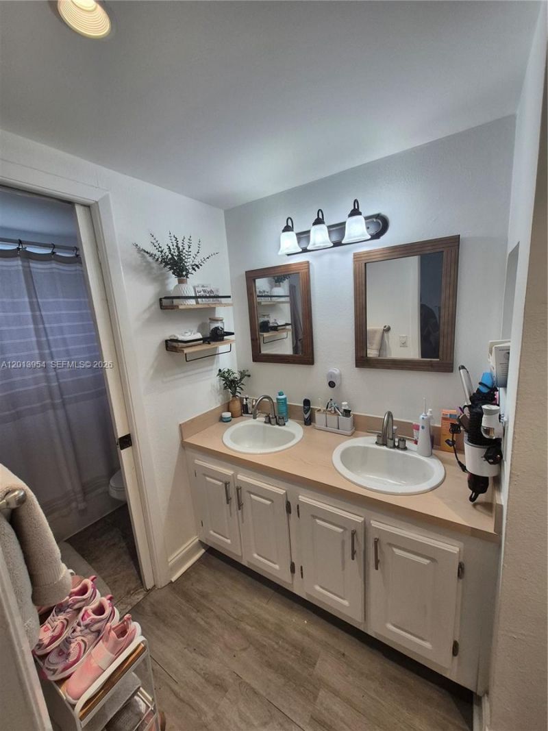 1975 NE 135th St , Unit 2H, North Miami, FL 33181 Photo