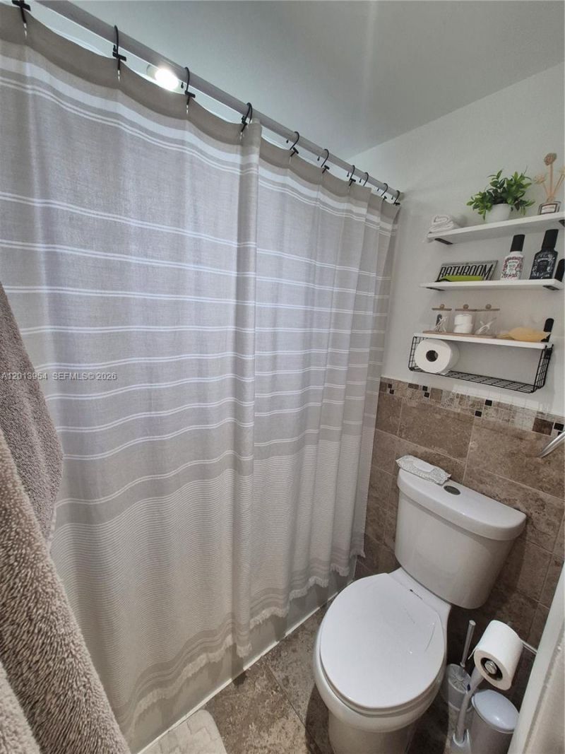 1975 NE 135th St , Unit 2H, North Miami, FL 33181 Photo