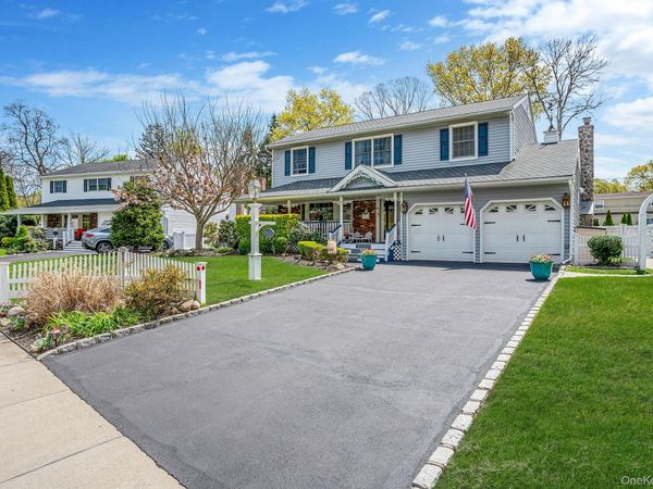 8 Whisper Lane , Smithtown, NY 11787