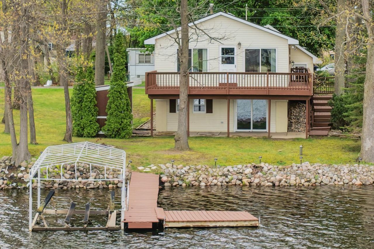 59036 Lakeshore Drive, Colon, MI 49040 Main Photo