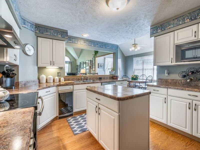 8051 Valleyview Court , North Royalton, OH 44133 Photo 8