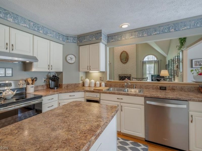 8051 Valleyview Court , North Royalton, OH 44133 Photo 9