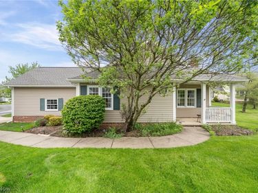 1840 Hickory Lane, Unit 27, Broadview Heights, OH 44147
