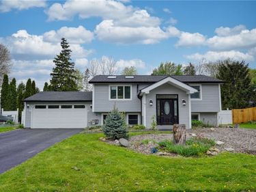 19 Longhorn Drive, West Henrietta, NY 14586