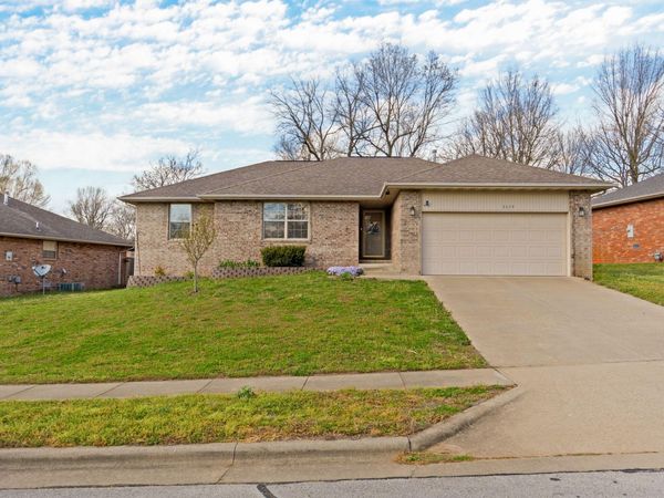 3879 W Parkridge Circle , Springfield, MO 65802