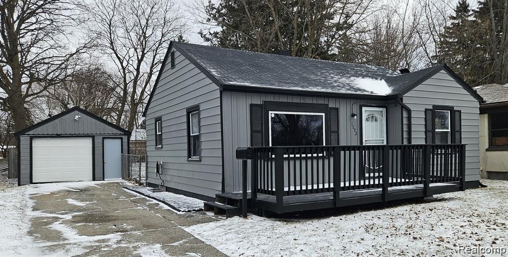 1732 Stanley Street, Saginaw, MI 48602 Main Photo