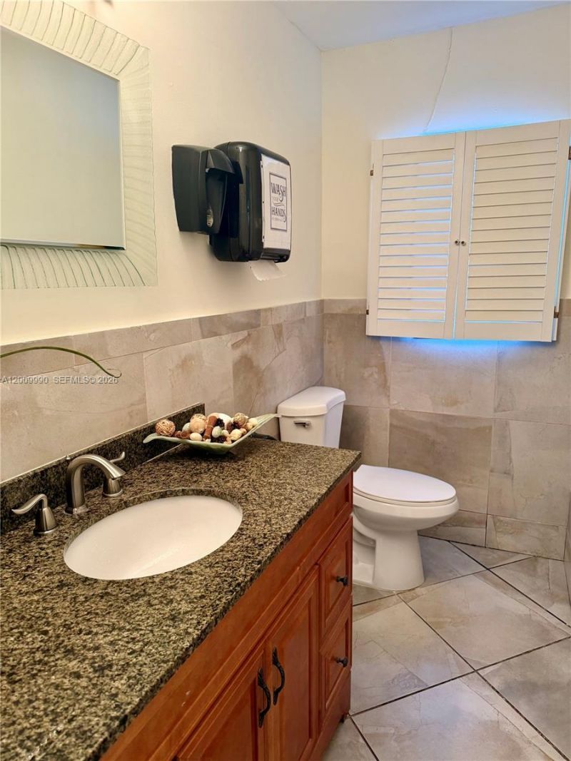150 Westward Dr , Unit 4, Miami Springs, FL 33166 Photo