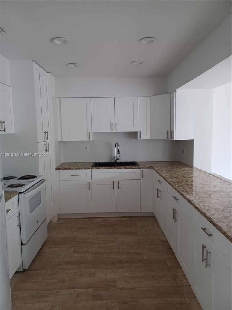 2330 Kingston Dr, Miramar, FL 33023 Photo