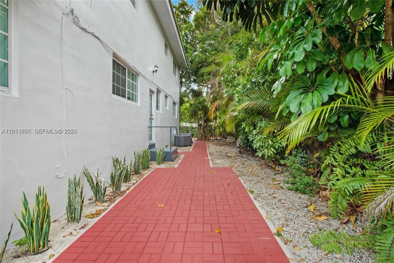 3808 Ponce De Leon Blvd, Coral Gables, FL 33134 Photo