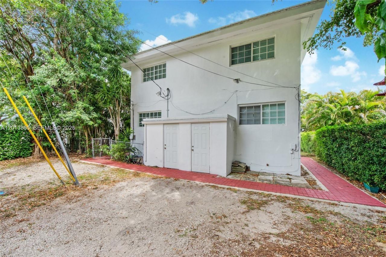 3808 Ponce De Leon Blvd, Coral Gables, FL 33134 Photo