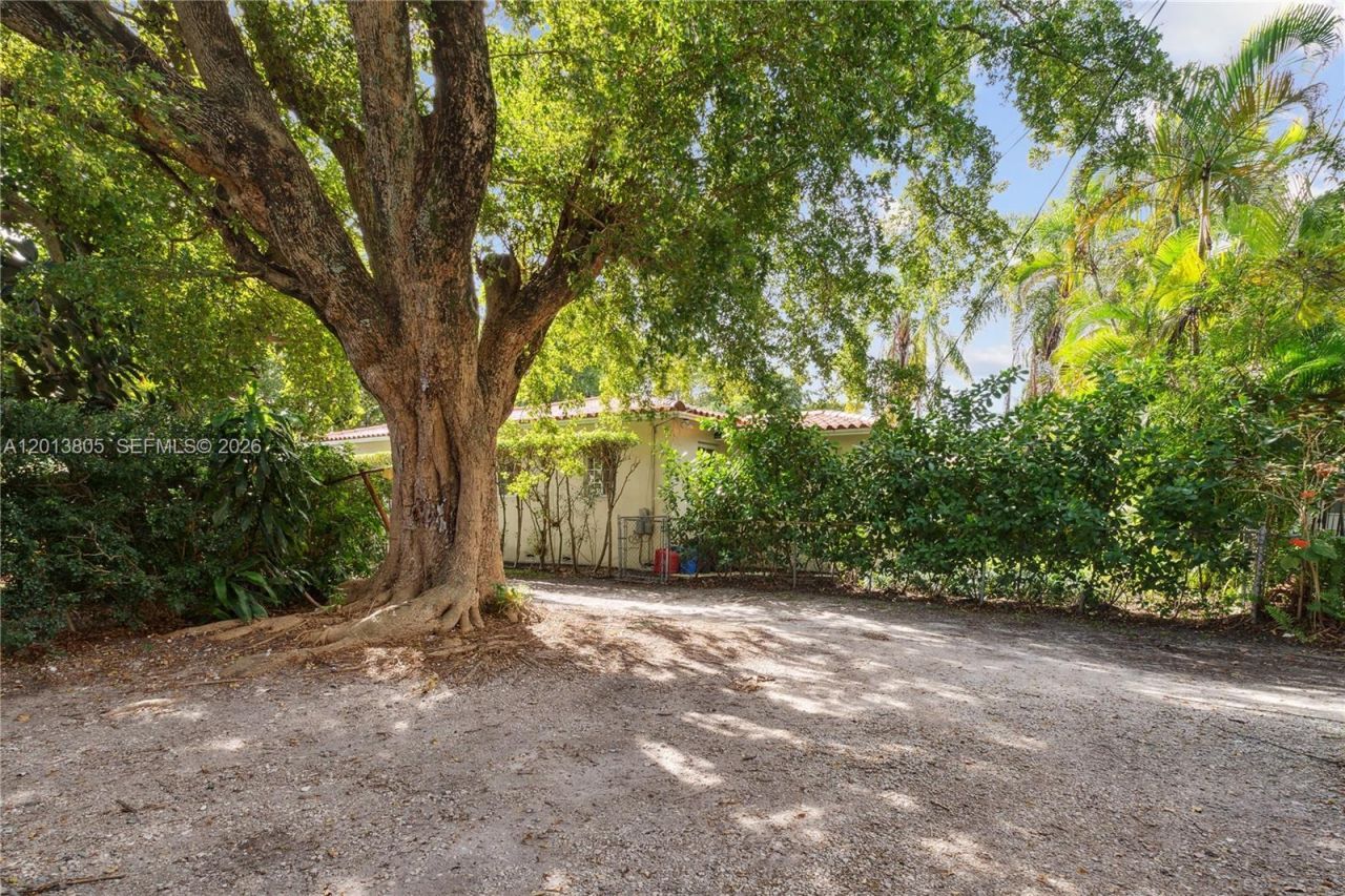 3808 Ponce De Leon Blvd, Coral Gables, FL 33134 Photo