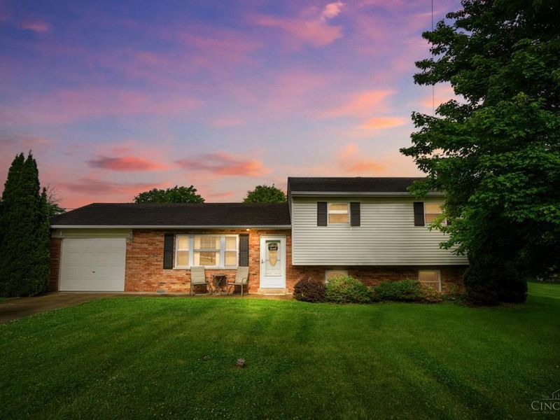 9537 Crestfield Drive, West Chester, OH 45069 Photo 2