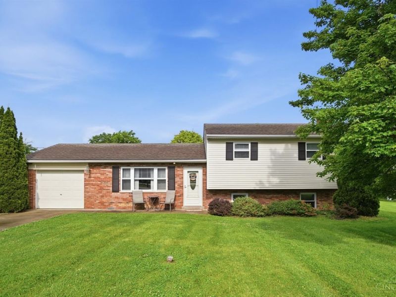 9537 Crestfield Drive, West Chester, OH 45069 Photo 3