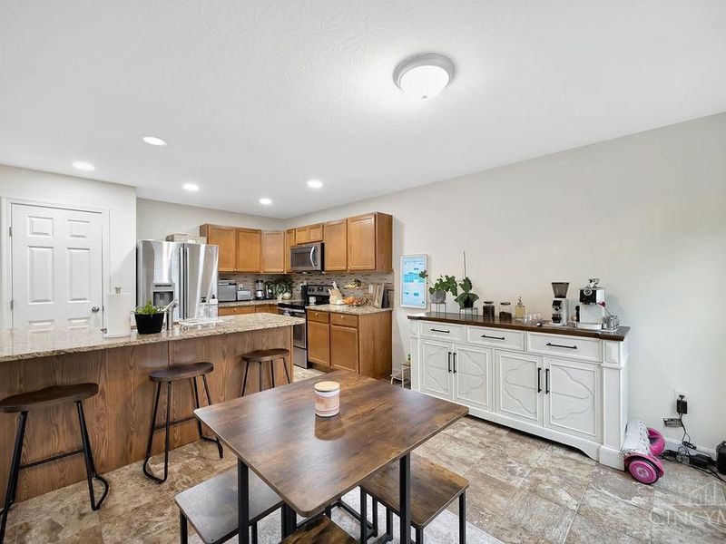 723 Grande Oaks Drive, Hamilton Twp, OH 45152 Photo 13