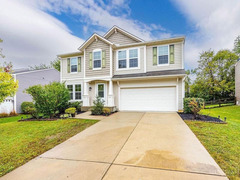 723 Grande Oaks Drive, Hamilton Twp, OH 45152 Photo 2