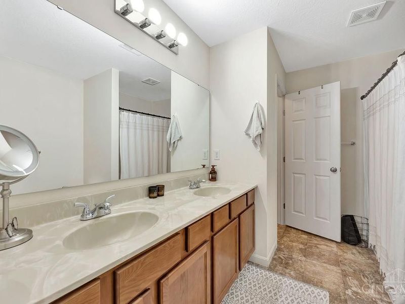 723 Grande Oaks Drive, Hamilton Twp, OH 45152 Photo 23