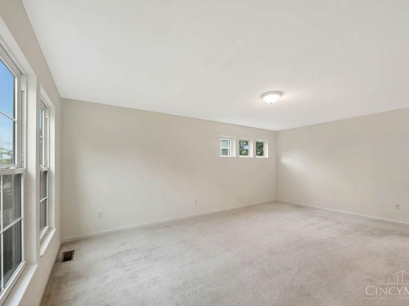 723 Grande Oaks Drive, Hamilton Twp, OH 45152 Photo 4