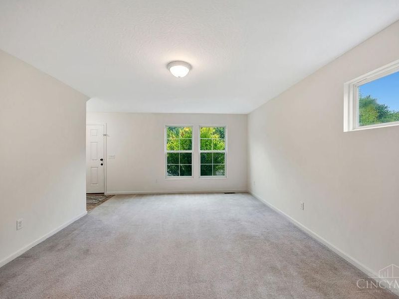 723 Grande Oaks Drive, Hamilton Twp, OH 45152 Photo 7