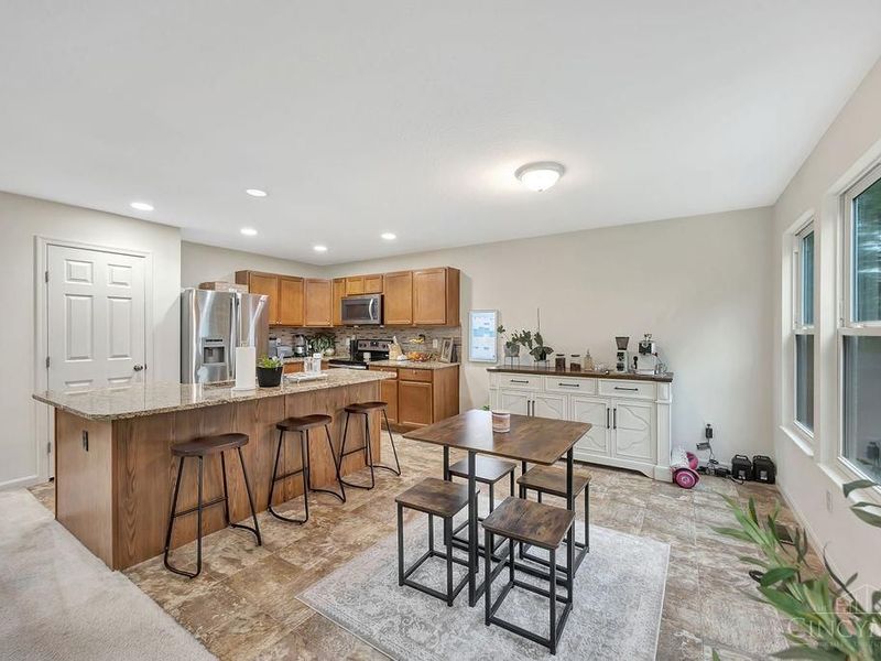 723 Grande Oaks Drive, Hamilton Twp, OH 45152 Photo 8