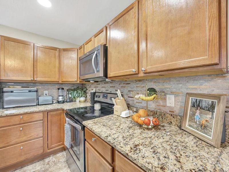 723 Grande Oaks Drive, Hamilton Twp, OH 45152 Photo 9