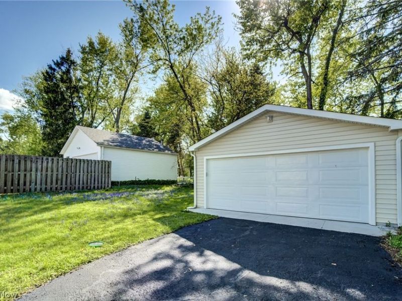 1548 Biltmore Road, Lyndhurst, OH 44124 Photo 11
