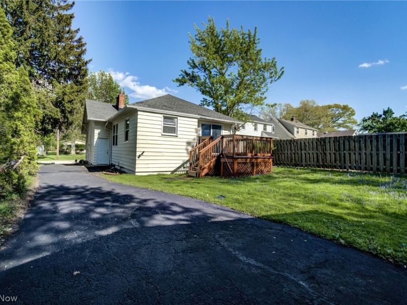 1548 Biltmore Road, Lyndhurst, OH 44124 Photo 12