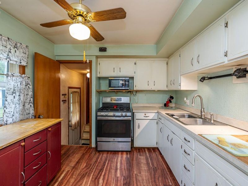 6833 Maplewood Road, Parma, OH 44130 Photo 10