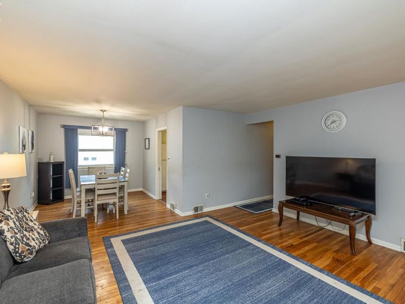 6833 Maplewood Road, Parma, OH 44130 Photo 5