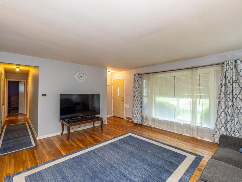 6833 Maplewood Road, Parma, OH 44130 Photo 6