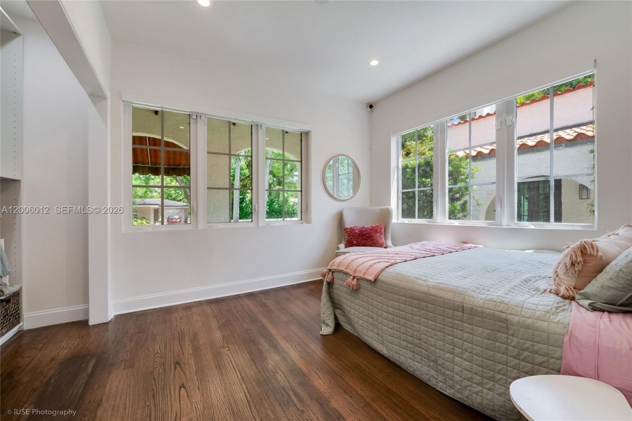 720 Minorca Ave, Unit -, Coral Gables, FL 33134 Photo