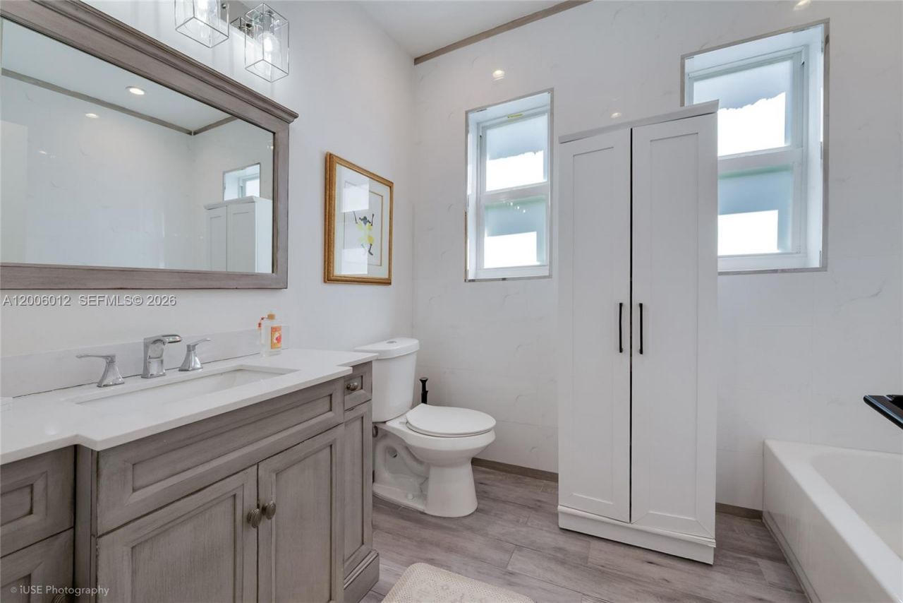 720 Minorca Ave, Unit -, Coral Gables, FL 33134 Photo