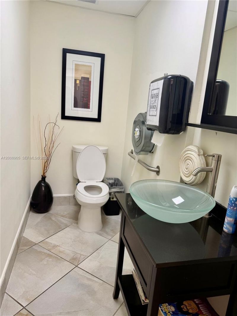 150 Westward Dr , Unit 1, Miami Springs, FL 33166 Photo
