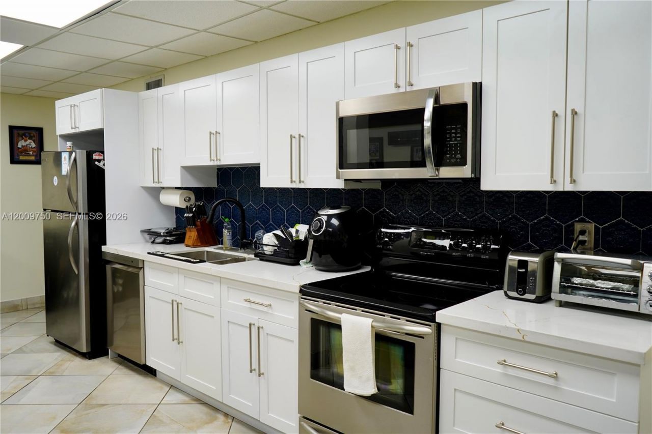 150 Westward Dr , Unit 2, Miami Springs, FL 33166 Photo