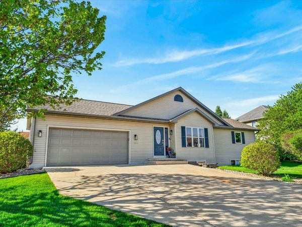 806 Longwood Drive, Oregon, WI 53575