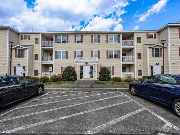 18 Crestview Circle, Unit 207, Londonderry, NH 03053