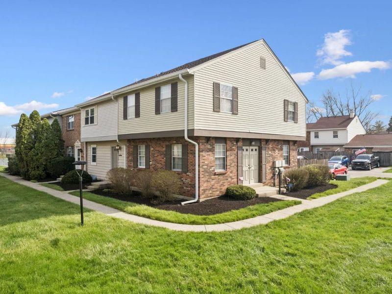 7509 Queen Ann Court, West Chester, OH 45069 Photo 2