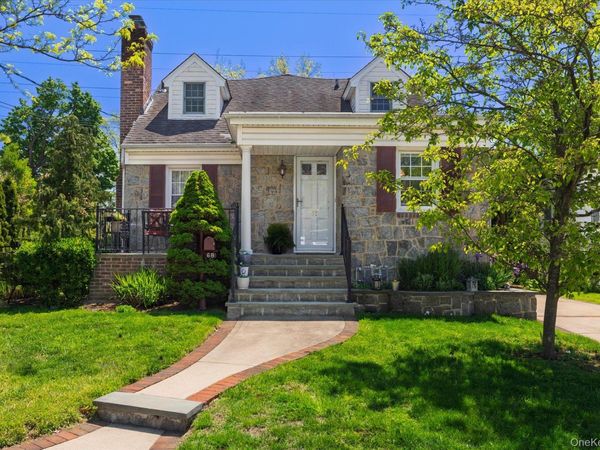 68 Broadway , Malverne, NY 11565