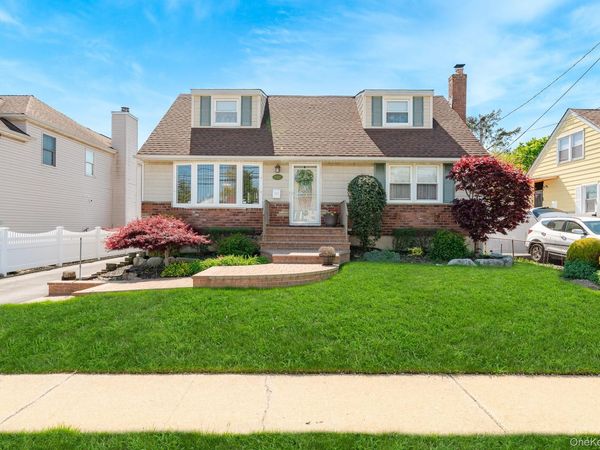 2572 S Saint Marks Avenue , Bellmore, NY 11710
