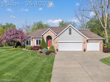 2243 Ridgemoor Court, Burton, MI 48509