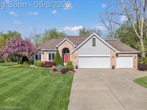 2243 Ridgemoor Court, Burton, MI 48509