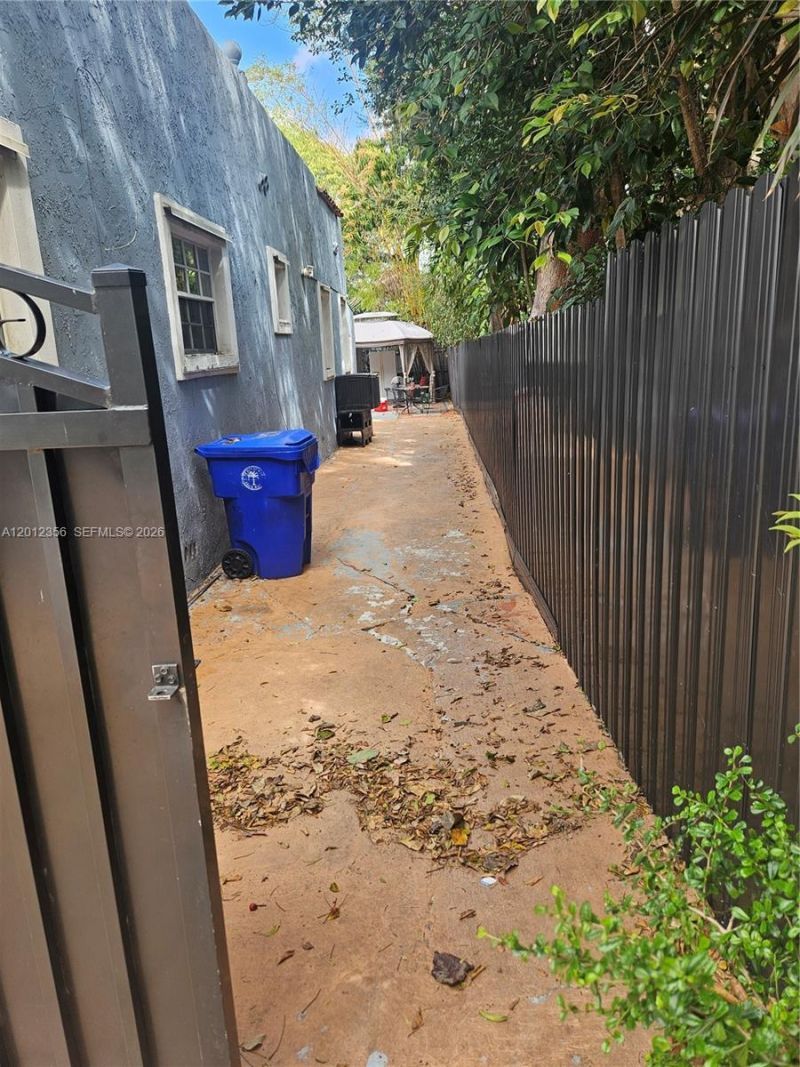 2231 NW 4th Ter , Miami, FL 33125 Photo