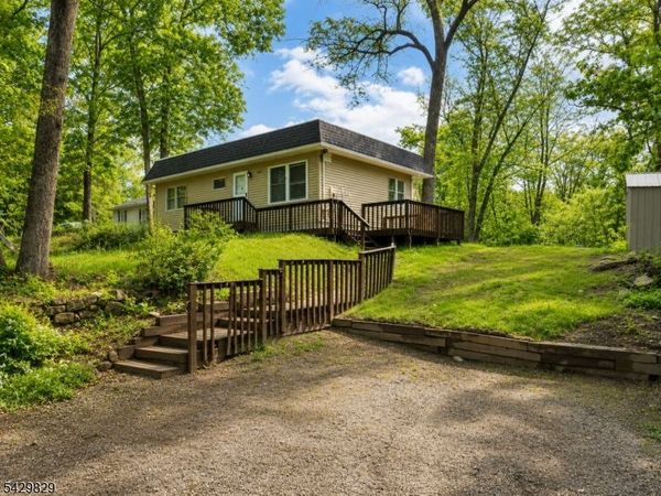 912 E Walnut Dr, Stillwater, NJ 07860
