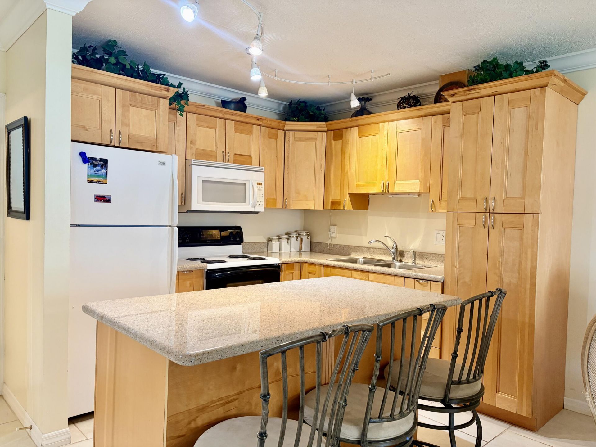 1560 Mckinley Street, Unit 115w, Hollywood, FL 33020 Photo